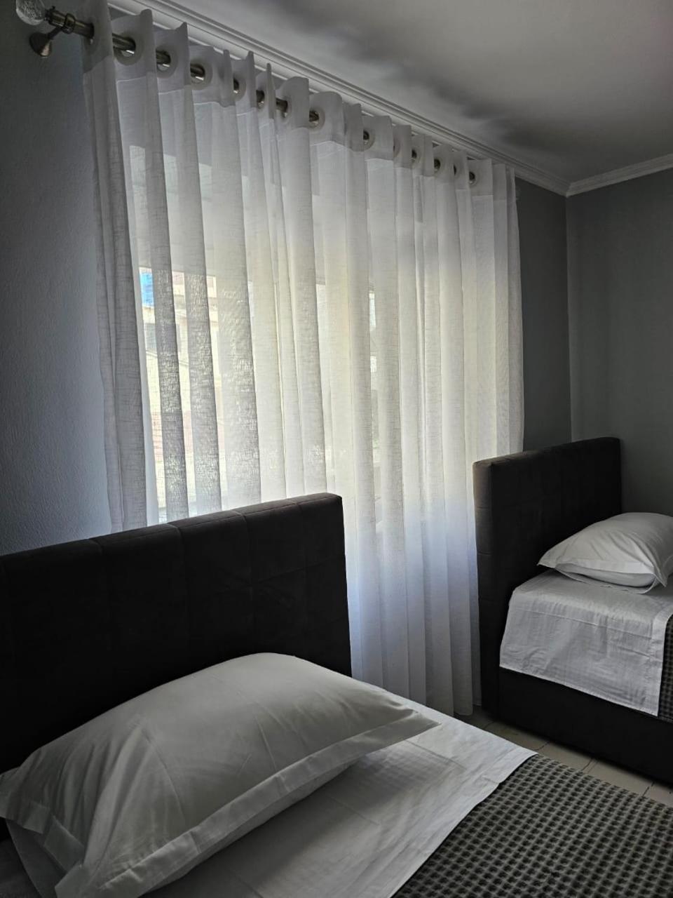Edi'S Apartment-Cozy Stay In The Center Tirana