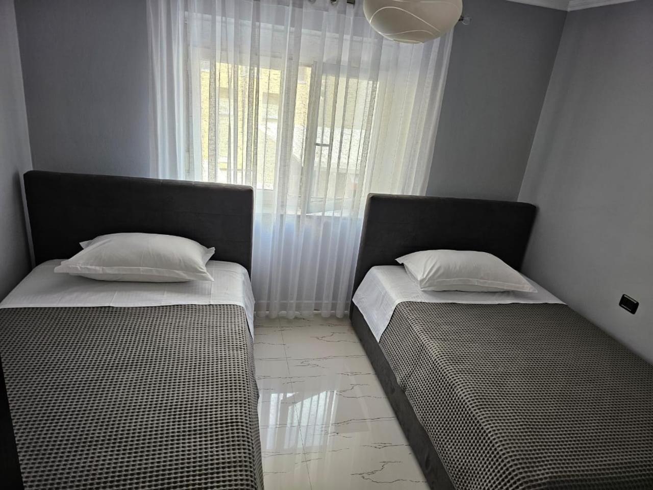 Edi'S Apartment-Cozy Stay In The Center Tirana